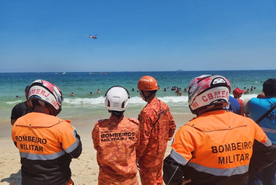 acidente-com-ultraleve-em-copacabana-piloto-realizava-primeiro-voo-com-propaganda-equipes-de-resgate-atuam-no-local-saiba-mais acidente-com-ultraleve-em-copacabana-piloto-realizava-primeiro-voo-com-propaganda-equipes-de-resgate-atuam-no-local-saiba-mais