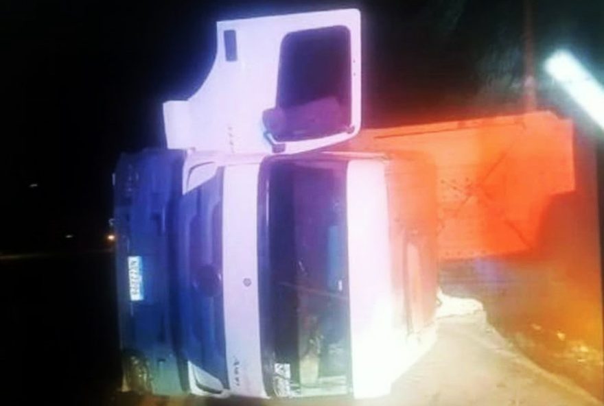 acidente-de-caminhao-em-piracicaba-resulta-em-uma-pessoa-ferida3A-importancia-da-seguranca-no-transito