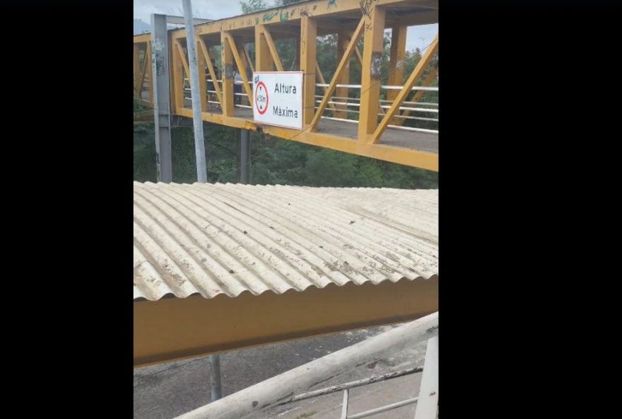 acidente-de-caminhao-interdita-pista-na-avenida-ayrton-senna3A-atualizacoes-e-impactos-no-transito.-medidas-preventivas-e-seguranca-viaria-sao-essenciais