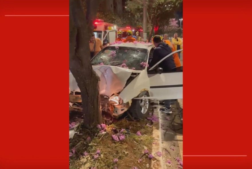 acidente-de-carro-no-guara-deixa-bebe-de-4-meses-ferido3B-veja-resgate-em-video