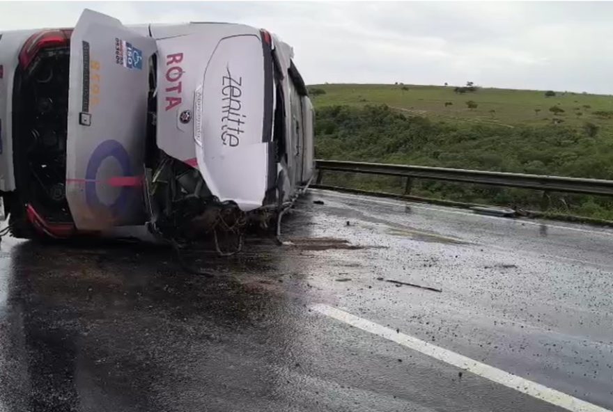 acidente-de-onibus-na-br-116-deixa-16-feridos-na-bahia3A-veja-detalhes-e-atualizacoes acidente-de-onibus-na-br-116-deixa-16-feridos-na-bahia3A-veja-detalhes-e-atualizacoes
