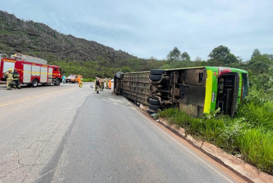 acidente-de-onibus-na-br-356-em-itabirito-deixa-16-feridos3A-o-que-aconteceu3F