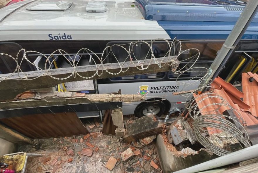 acidente-de-onibus-no-alto-vera-cruz3A-idosa-ferida-e-medidas-de-seguranca-em-xeque acidente-de-onibus-no-alto-vera-cruz3A-idosa-ferida-e-medidas-de-seguranca-em-xeque