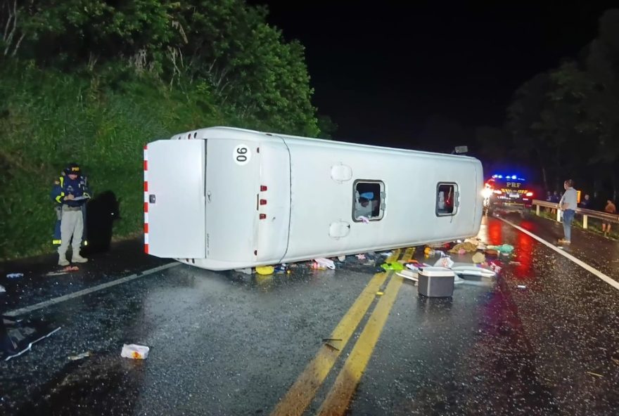 acidente-de-onibus-no-parana-deixa-1-morto-e-21-feridos-na-br-277
