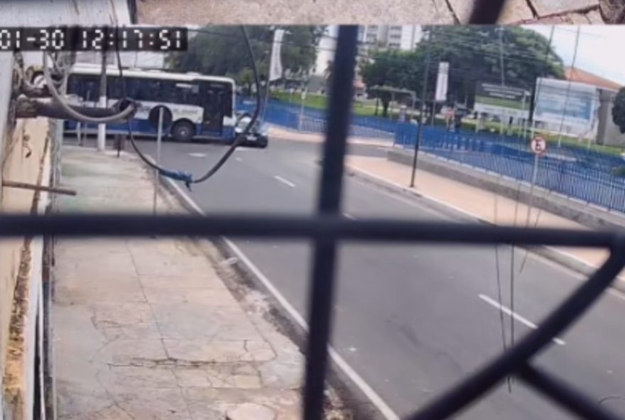 acidente-em-belem3A-onibus-e-carro-colidem-na-av.-tamandare-deixando-duas-pessoas-feridas-saiba-mais acidente-em-belem3A-onibus-e-carro-colidem-na-av.-tamandare-deixando-duas-pessoas-feridas-saiba-mais