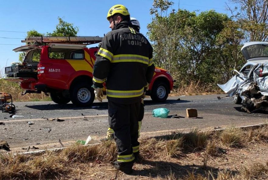 acidente-em-goias3A-mulher-morre-e-homens-ficam-feridos-na-go-080