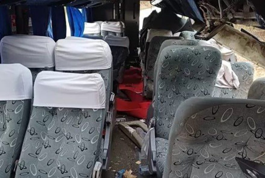 acidente-em-pe3A-laudo-aponta-excesso-de-velocidade-e-falta-de-cintos-de-seguranca-como-causa-dos-17-mortos