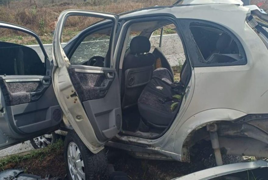 acidente-em-pernambuco-resulta-em-duas-mortes-e-carro-esmagado acidente-em-pernambuco-resulta-em-duas-mortes-e-carro-esmagado