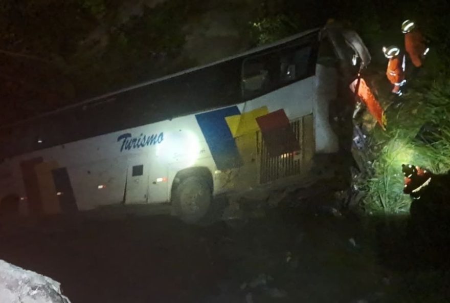 acidente-em-rodovia-de-goias-mobiliza-equipes-de-resgate-e-policia-rodoviaria-federal acidente-em-rodovia-de-goias-mobiliza-equipes-de-resgate-e-policia-rodoviaria-federal