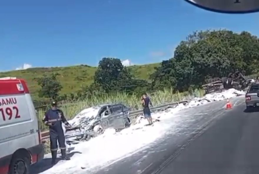 acidente-entre-caminhao-e-carro-deixa-4-feridos-em-rodovia-no-espirito-santo acidente-entre-caminhao-e-carro-deixa-4-feridos-em-rodovia-no-espirito-santo