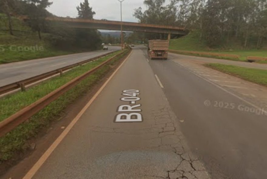 acidente-entre-caminhoes-deixa-ferido-na-br-0402C-em-nova-lima acidente-entre-caminhoes-deixa-ferido-na-br-0402C-em-nova-lima