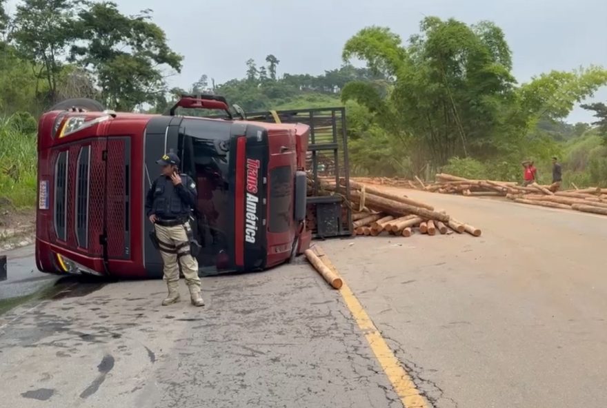 acidente-entre-caminhoes-interdita-parcialmente-a-br-116-em-mg acidente-entre-caminhoes-interdita-parcialmente-a-br-116-em-mg