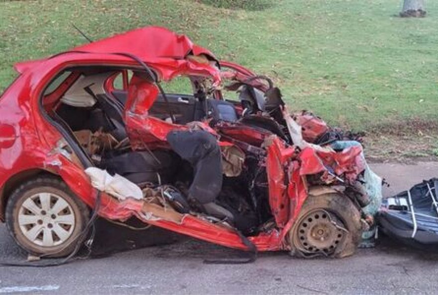 acidente-entre-carro-e-caminhao-deixa-cinco-mortos-em-goias acidente-entre-carro-e-caminhao-deixa-cinco-mortos-em-goias