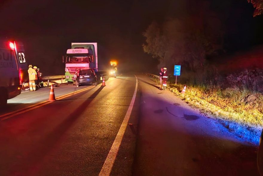 acidente-entre-carro-e-carreta-deixa-dois-mortos-e-tres-feridos-na-br-3862C-em-soledade acidente-entre-carro-e-carreta-deixa-dois-mortos-e-tres-feridos-na-br-3862C-em-soledade