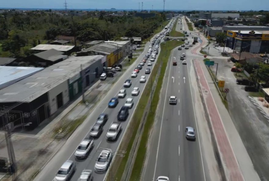 acidente-entre-carros-e-moto-causa-lentidao-em-rodovia-das-praias-do-parana acidente-entre-carros-e-moto-causa-lentidao-em-rodovia-das-praias-do-parana