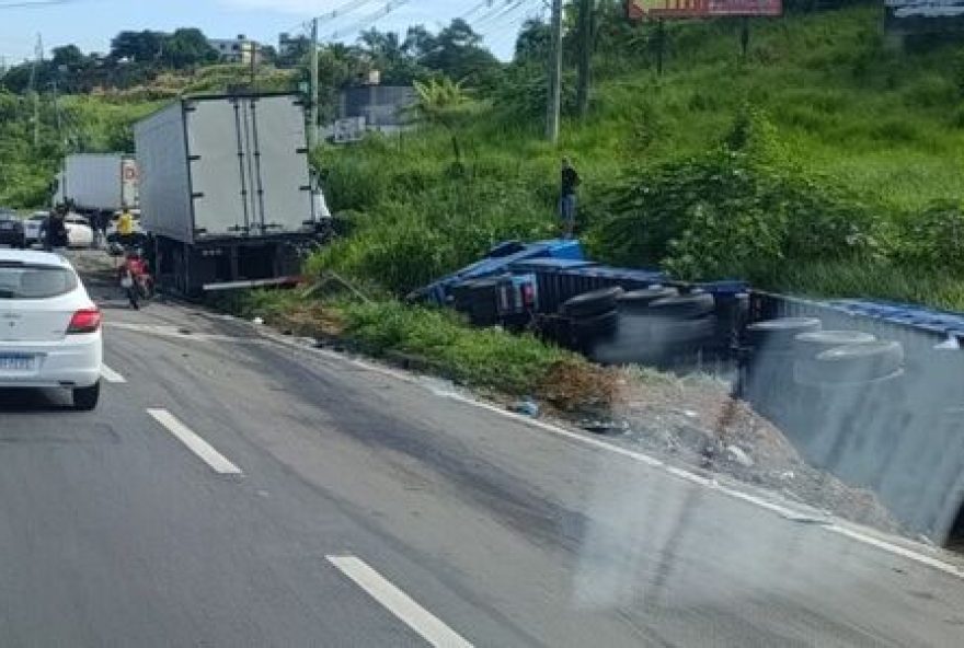 acidente-entre-duas-carretas-complica-transito-na-rodovia-do-contorno2C-em-cariacica acidente-entre-duas-carretas-complica-transito-na-rodovia-do-contorno2C-em-cariacica