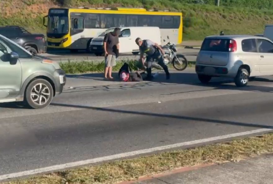 acidente-entre-moto-e-carro-deixa-transito-lento-na-sp-264-em-votorantim3A-motociclista-e-atendido-no-chs-com-ferimentos-leves acidente-entre-moto-e-carro-deixa-transito-lento-na-sp-264-em-votorantim3A-motociclista-e-atendido-no-chs-com-ferimentos-leves