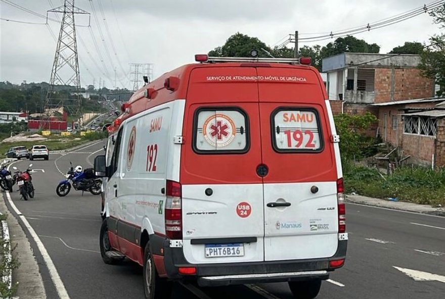 acidente-entre-motocicletas-deixa-duas-pessoas-feridas-em-manaus3A-conscientizacao-no-transito-e-fundamental