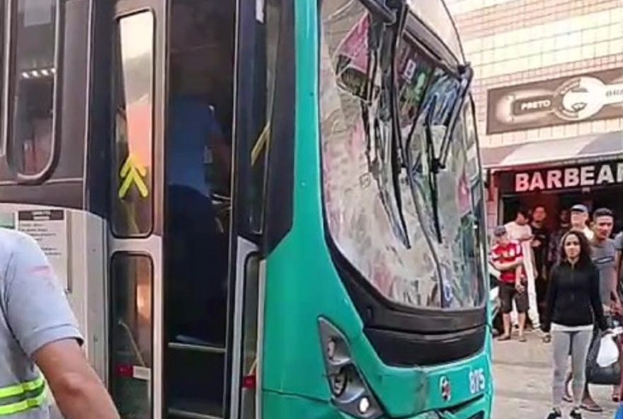 acidente-entre-onibus-deixa-passageiros-feridos-em-juiz-de-fora3A-atualizacoes-sobre-o-ocorrido