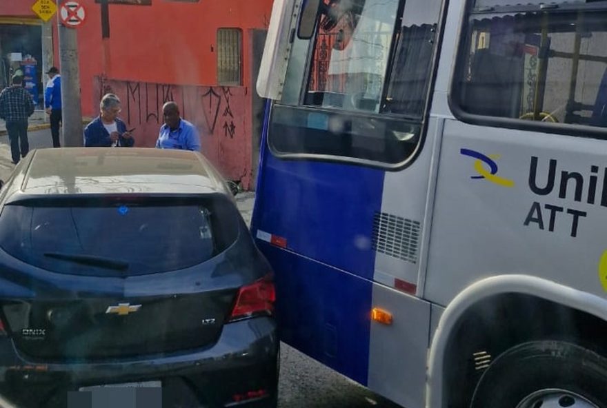acidente-entre-onibus-e-carro-causa-lentidao-no-centro-de-mogi-das-cruzes3A-saiba-mais