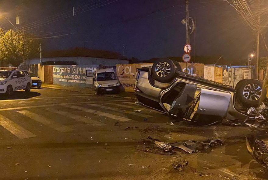 acidente-envolvendo-adolescente-em-penapolis2C-sp3A-jovem-causa-colisao-entre-carro-e-ambulancia-da-prefeitura2C-motorista-e-paciente-sofrem-escoriacoes