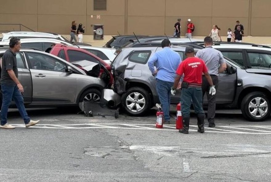 acidente-envolvendo-carros-no-estacionamento-de-shopping-em-mogi-das-cruzes3A-confira-detalhes-e-impacto-na-regiao acidente-envolvendo-carros-no-estacionamento-de-shopping-em-mogi-das-cruzes3A-confira-detalhes-e-impacto-na-regiao