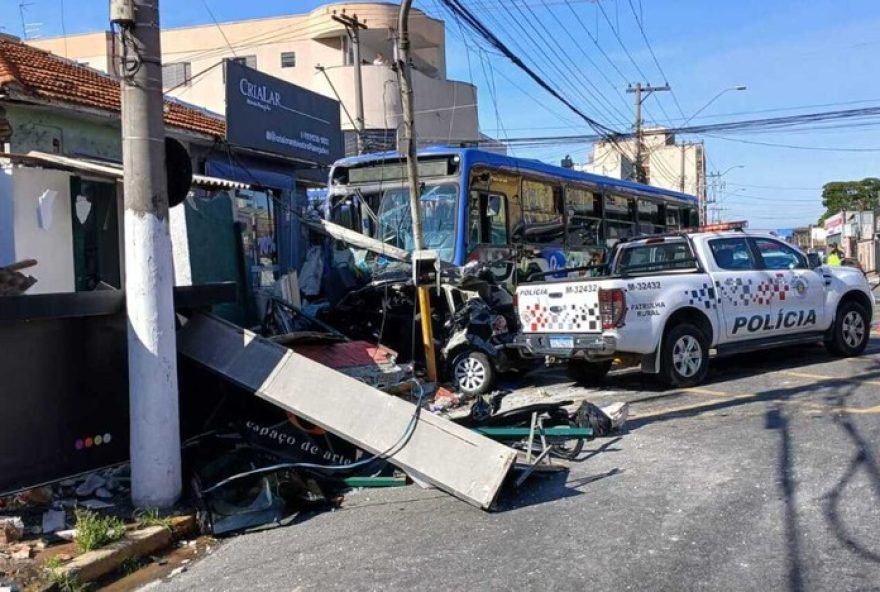 acidente-fatal-deixa-duas-vitimas-e-seis-feridos-em-suzano2C-sp3A-investigacoes-em-andamento