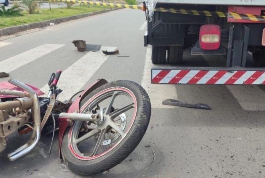 acidente-fatal-em-aparecida-de-goiania3A-mulher-morre-em-colisao-entre-moto-e-caminhao