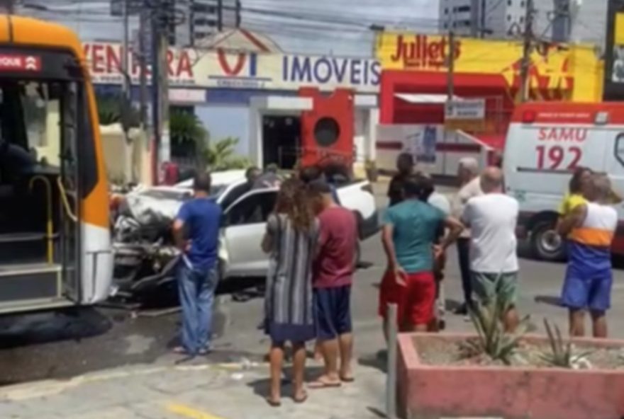 acidente-fatal-em-olinda3A-passageiro-morre-em-colisao-entre-carro-e-onibus