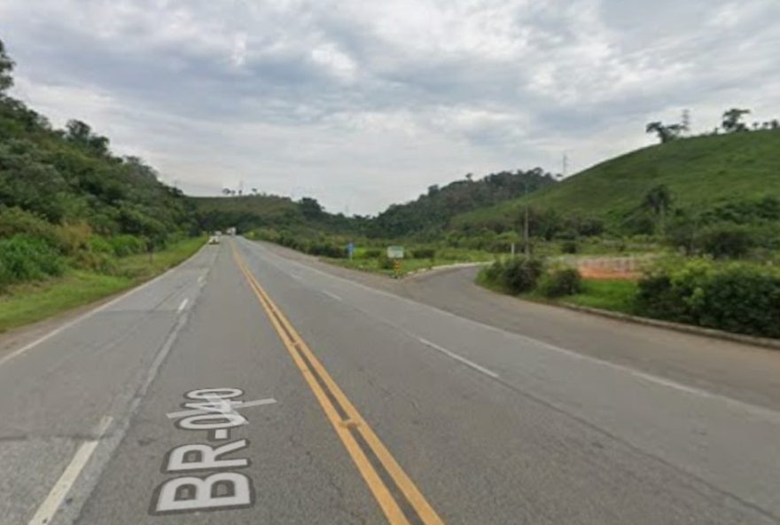 acidente-fatal-entre-carro-e-moto-na-br-0402C-em-juiz-de-fora3A-homem-morre-no-local-da-colisao