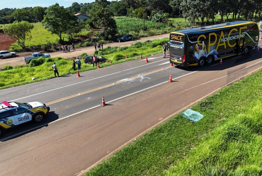 acidente-fatal-entre-carro-e-onibus-deixa-idosos-mortos-no-trevo-da-br-277-no-parana