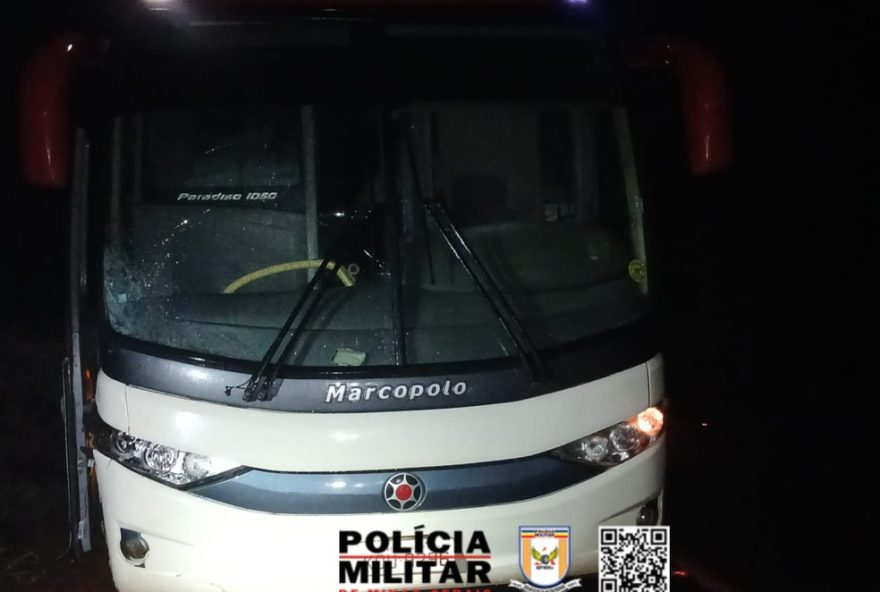 acidente-fatal-na-br-2513A-onibus-atropela-e-mata-pedestre-durante-forte-chuva-em-unai