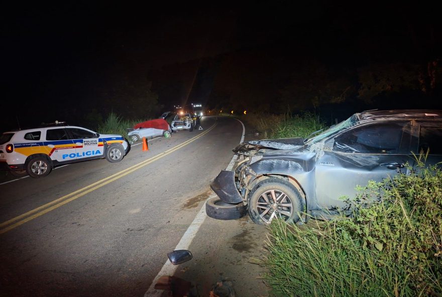 acidente-fatal-na-br-2593A-mulher-morre-apos-colisao-entre-carro-e-caminhonete acidente-fatal-na-br-2593A-mulher-morre-apos-colisao-entre-carro-e-caminhonete