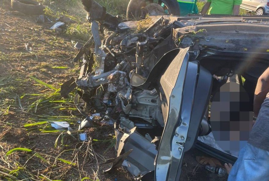 acidente-fatal-na-br-324-na-bahia3A-mulher-morre-e-homem-fica-gravemente-ferido