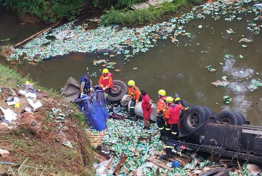 acidente-fatal-na-br-376-resulta-em-saque-de-carga-de-cerveja-e-prisao-de-quinze-pessoas-no-parana3A-como-prevenir-futuras-tragedias acidente-fatal-na-br-376-resulta-em-saque-de-carga-de-cerveja-e-prisao-de-quinze-pessoas-no-parana3A-como-prevenir-futuras-tragedias