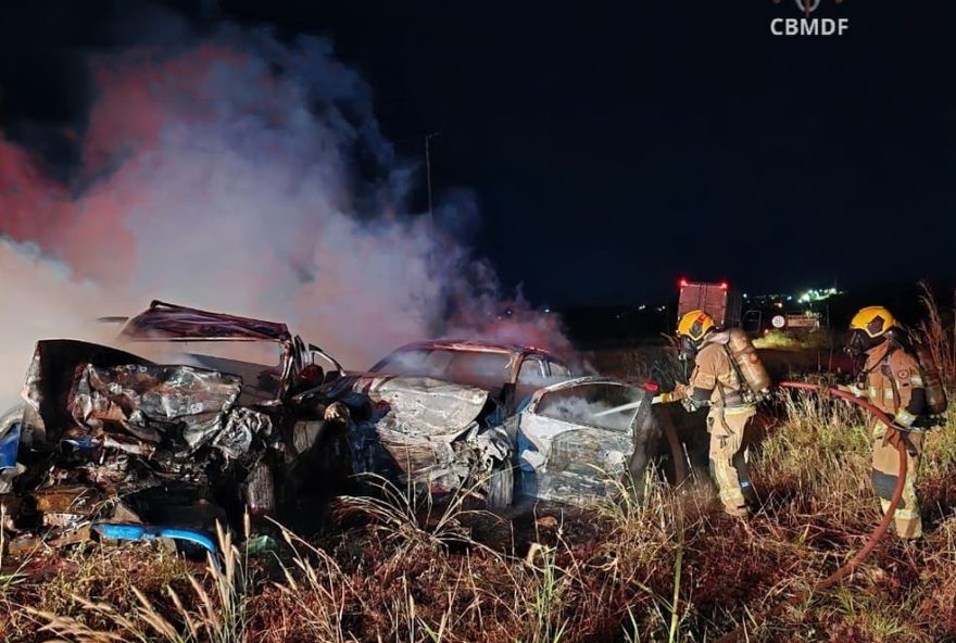 acidente-fatal-na-df-1803A-duas-vitimas-morrem-em-colisao-seguida-de-incendio