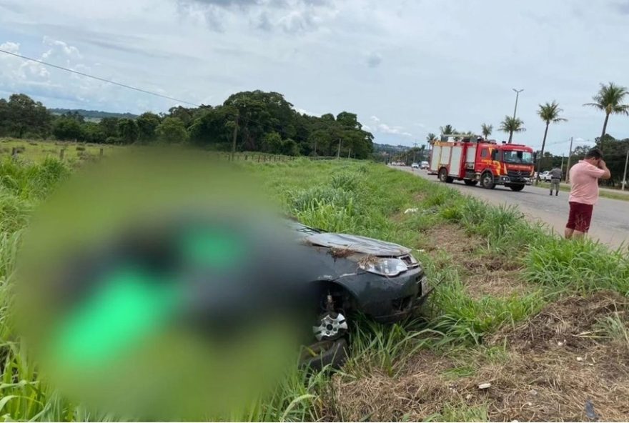 acidente-fatal-na-go-0703A-motorista-e-passageira-falecem-apos-capotamento