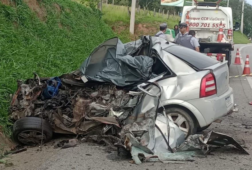 acidente-fatal-na-rodovia-raposo-tavares-em-sao-roque3A-motorista-de-39-anos-morre-em-colisao-frontal-com-caminhao