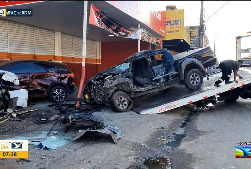 acidente-fatal-no-jardim-america3A-onibus-colide-com-caminhonete2C-resultando-em-morte.-populacao-pede-por-medidas-de-seguranca
