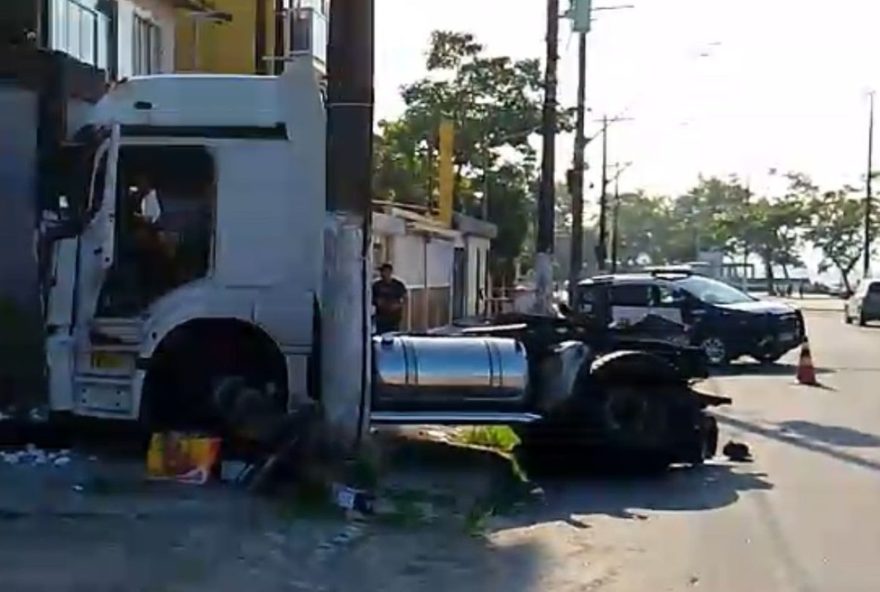 acidente-fatal3A-motorista-de-onibus-morre-em-colisao-em-cubatao3B-assista-ao-video