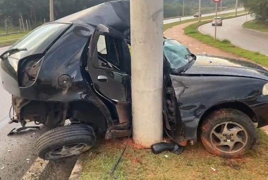 acidente-fatal3A-motorista-morre-ao-bater-em-poste-em-sorocaba-sao-paulo