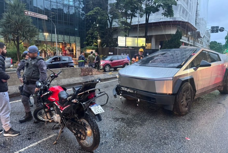 acidente-fatal3A-tesla-cybertruck-atinge-moto-em-sp-e-motociclista-morre