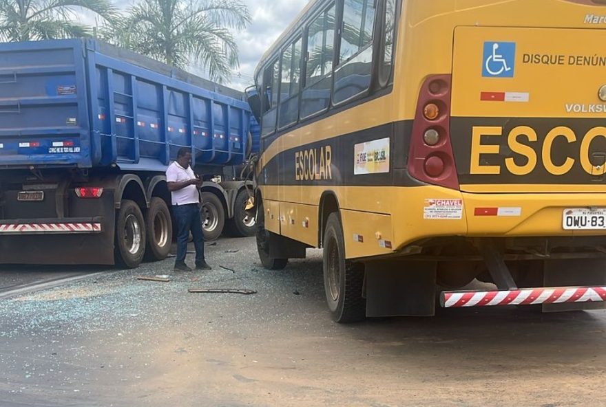 acidente-grave-entre-carreta-e-onibus-escolar-deixa-seis-feridos-em-paraopeba2C-minas-gerais