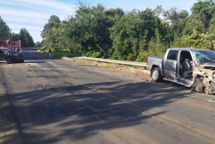 acidente-grave-envolvendo-caminhonetes-deixa-tres-feridos-na-br-1532C-no-parana