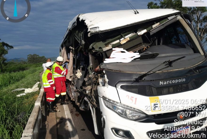 acidente-grave-na-rodovia-presidente-dutra-deixa-dois-mortos-e-20-feridos3A-autoridades-investigam