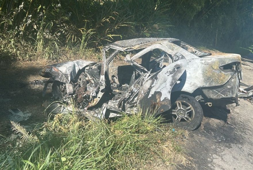 acidente-grave-na-rodovia-rio-santos3A-dois-feridos-em-colisao-entre-carro-e-onibus
