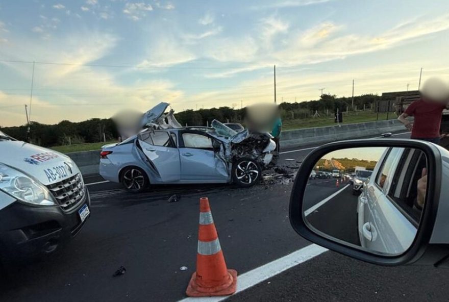 acidente-grave-na-sp-294-em-vera-cruz-deixa-motorista-ferido3A-transito-parcialmente-interditado