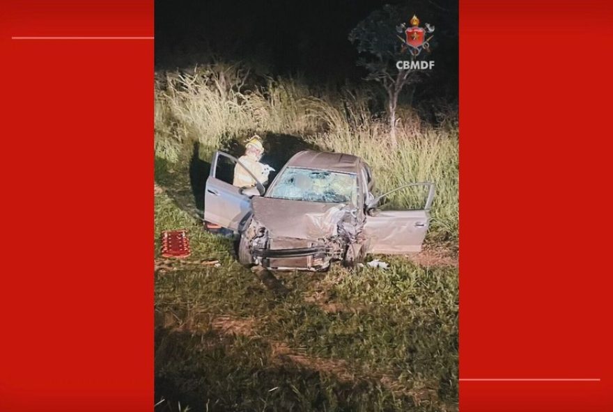 acidente-grave-no-df3A-adolescente-de-17-anos-bate-de-frente-com-veiculo2C-deixando-4-feridos.-via-interditada