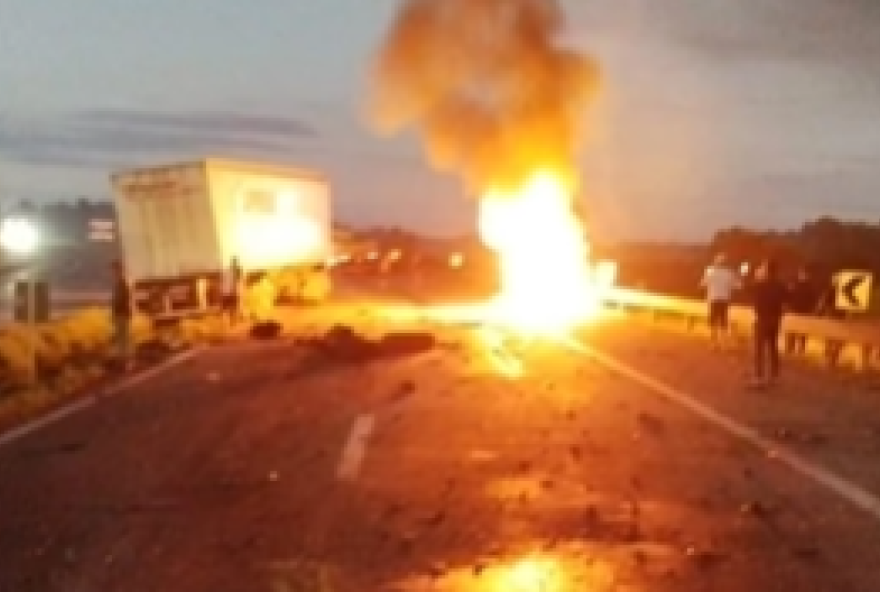 acidente-interdita-br-381-em-nepomuceno-na-quarta-feira-de-cinzas acidente-interdita-br-381-em-nepomuceno-na-quarta-feira-de-cinzas