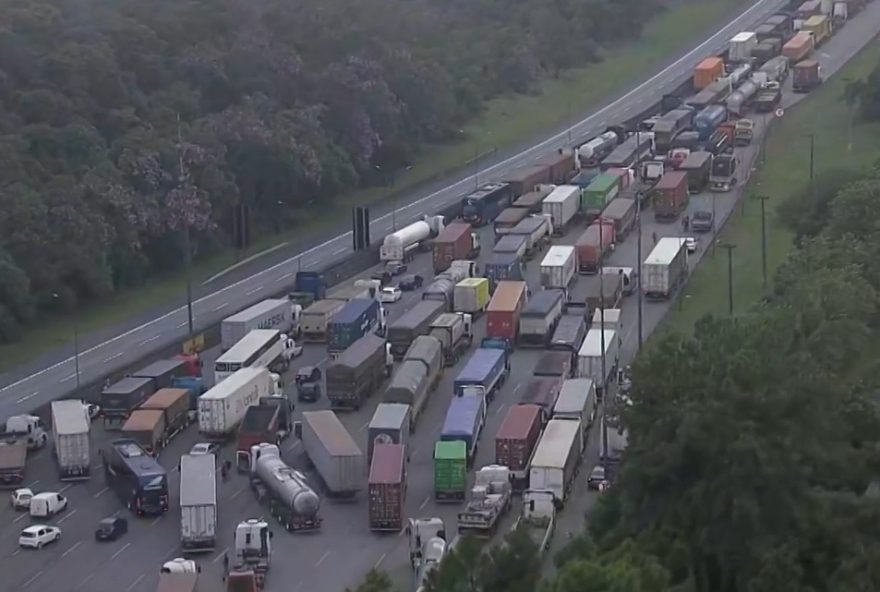 acidente-na-anchieta-gera-debate-sobre-seguranca-viaria-na-baixada-santista3A-especialistas-alertam-para-necessidade-de-atencao-no-transito